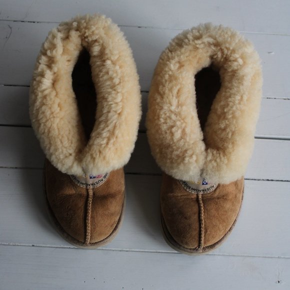 UGG Mini Boot, Genuine Australian Sheepskin Chand's Boots, Size 5 - Picture 1 of 6